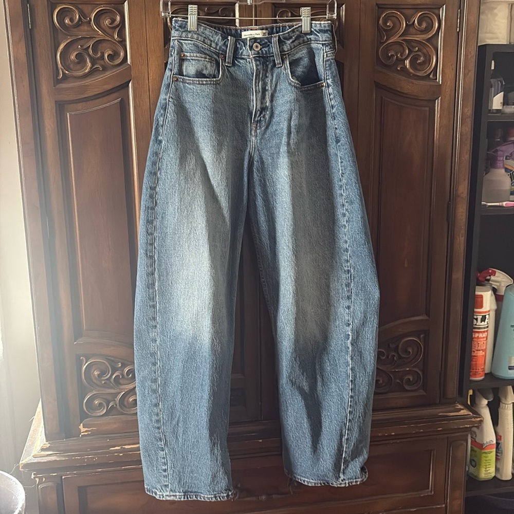 Abercrombie high rise barrel jeans